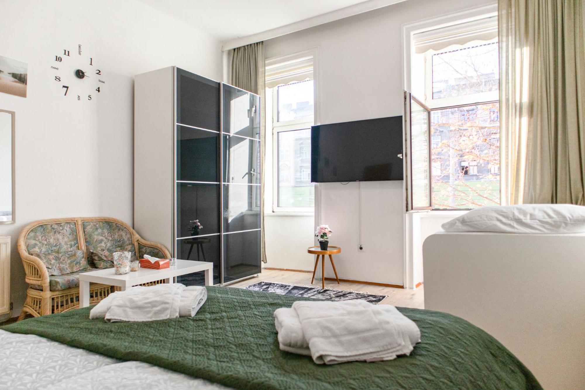 Convenient 3br Near Danube & Millenium Tower Apartment *